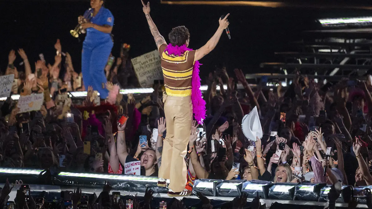 **DO NOT CREDIT IMAGES** Harry Styles performs live at Coventry Building Society Arena on the first night of his world tour Love On Tour Featuring: Harry Styles Where: Coventry, United Kingdom When: 22 May 2023 Credit: NO CREDIT PUBLICATIONxNOTxINxUKxFRA Copyright: xx 52748639