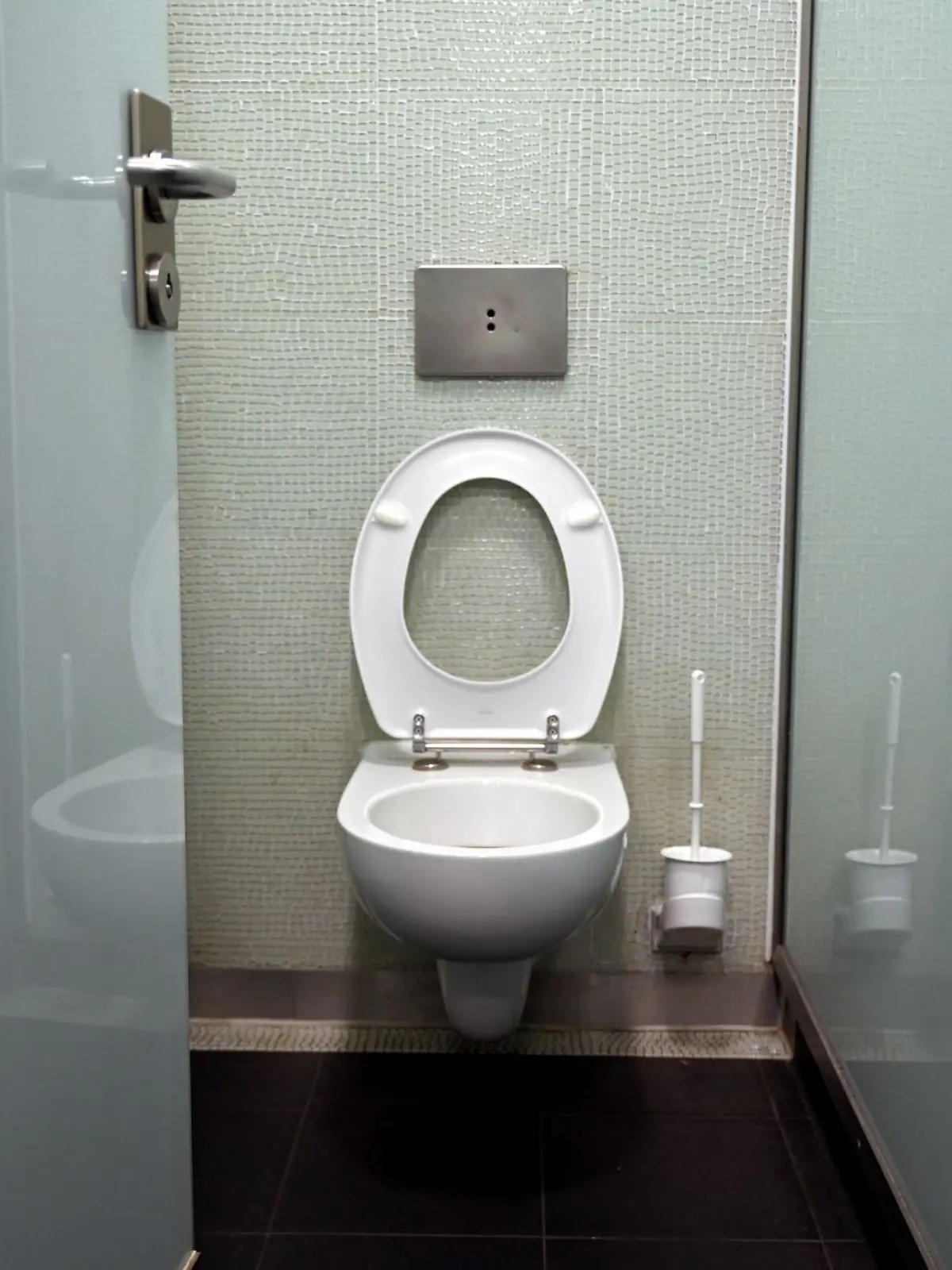 Bild zu: "Öffentliche Toiletten – so eklig sind sie wirklich "