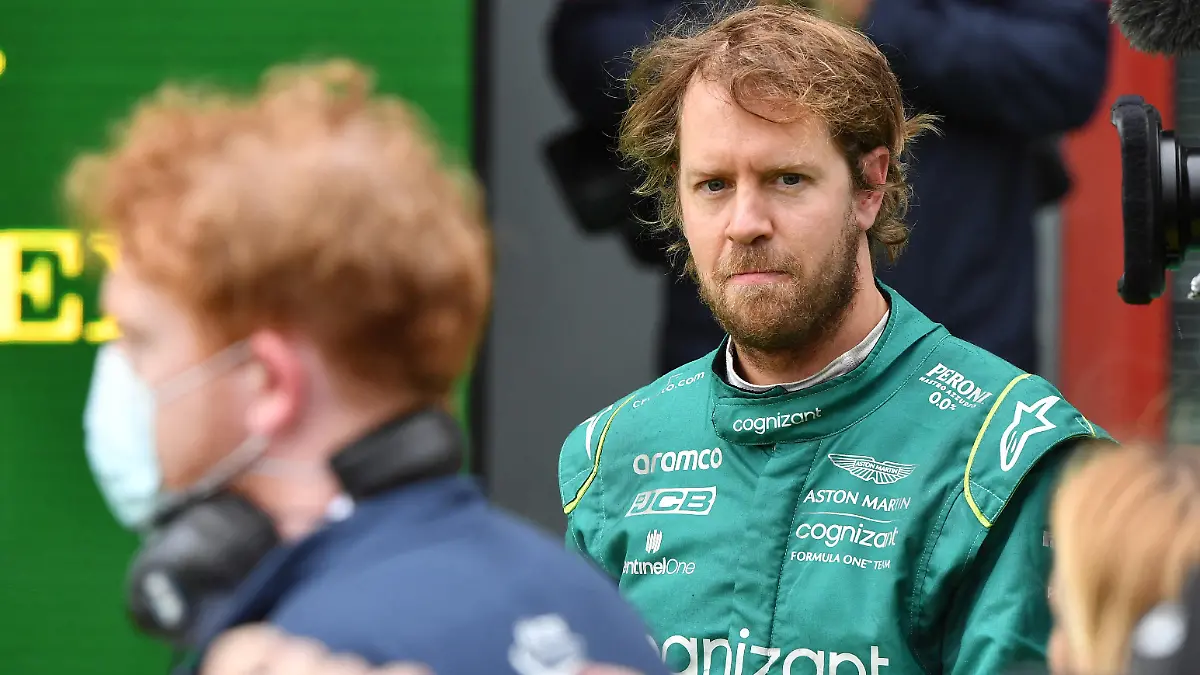 Formula One F1 - Emilia Romagna Grand Prix - Autodromo Enzo e Dino Ferrari, Imola, Italy - April 24, 2022 Aston Martin's Sebastian Vettel after the race REUTERS/Jennifer Lorenzini