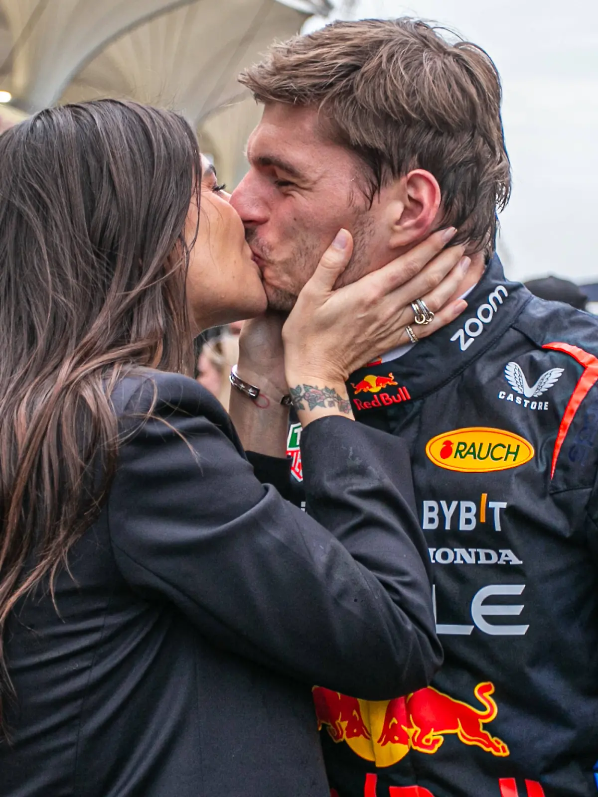 Siegerknutscher: Kelly Piquet küsst Max Verstappen nach seinem Sieg in Brasilien