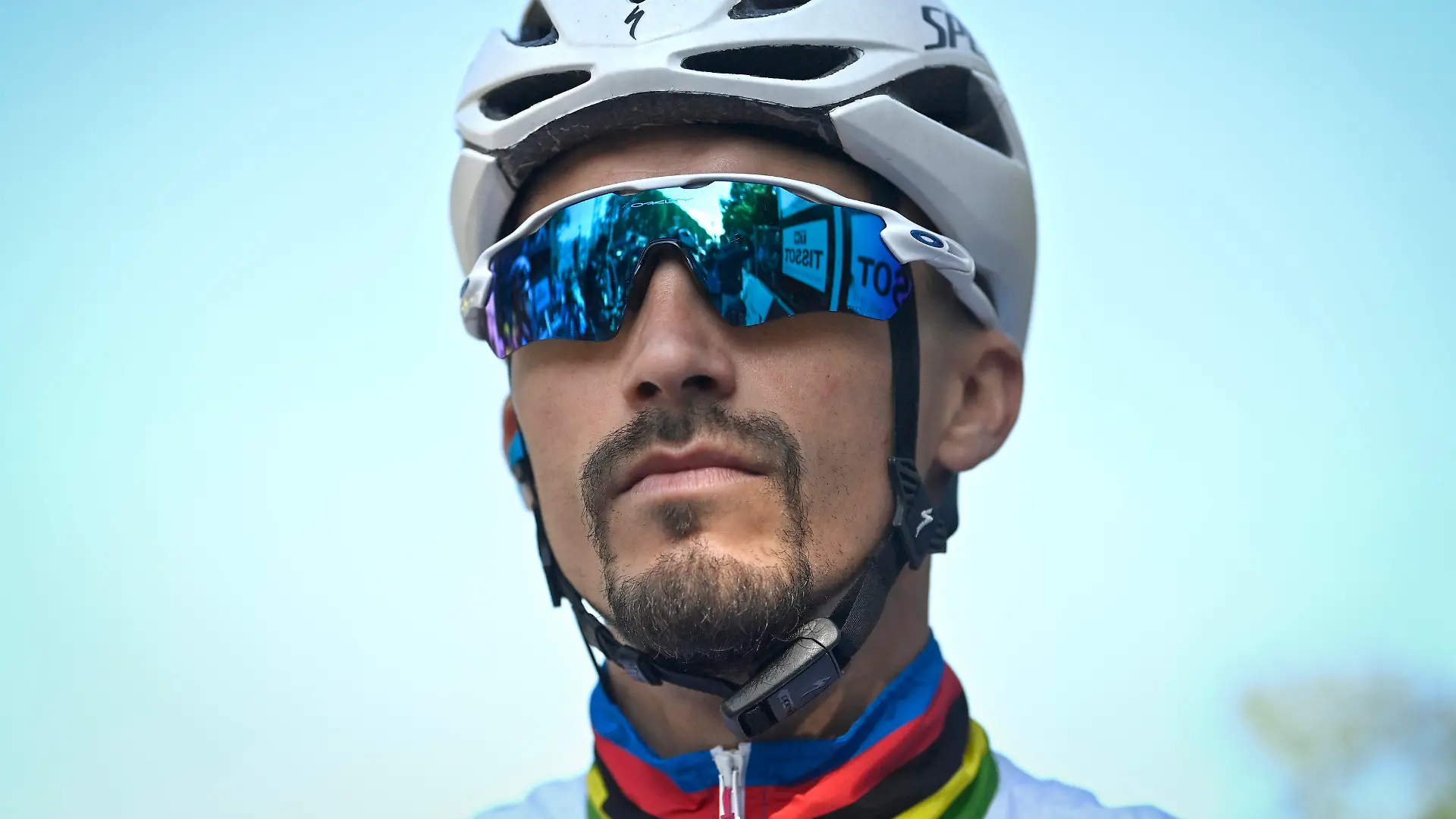 24.04.2022, Belgien, Lüttich: Radsport: UCI WorldTour - Lüttich-Bastogne-Lüttich, 257,20 km, Männer: Julian Alaphilippe aus Frankreich vom Team Quick-Step Alpha Vinyl beim Start. Der französische Rad-Weltmeister Julian Alaphilippe hat sich bei seinem Sturz beim Frühjahrsklassiker Lüttich-Bastogne-
Lüttich erheblich verletzt. (Zu dpa "Rad-Weltmeister Alaphilippe bei Sturz erheblich verletzt") Foto: Eric Lalmand/BELGA/dpa +++ dpa-Bildfunk +++