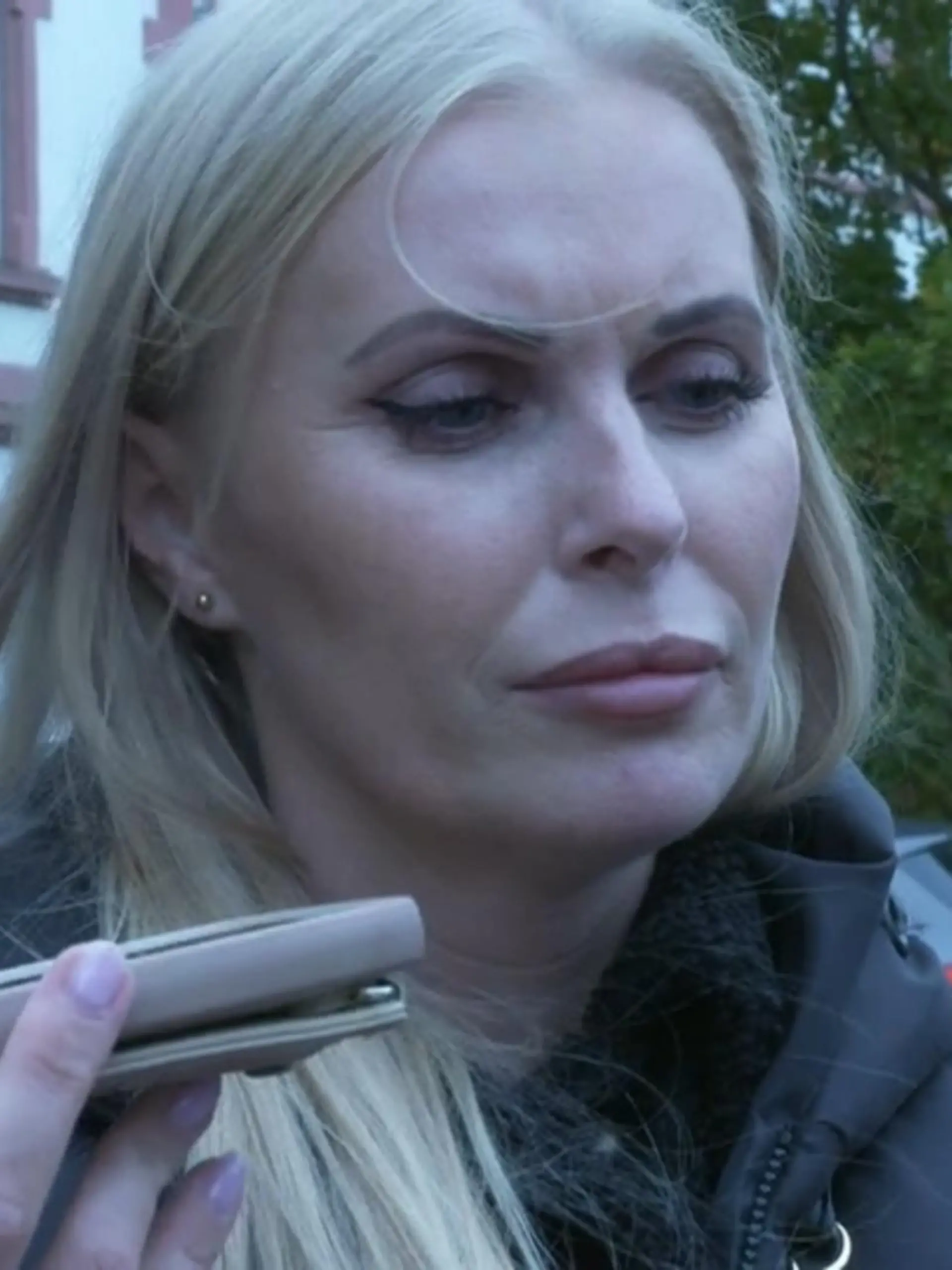 Bild zu: "Nadine (34) fällt auf Liebesschwindler rein"