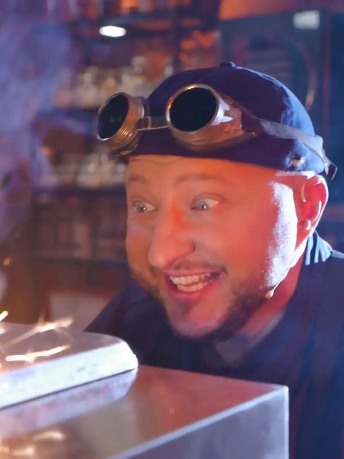 Bild zu: "Lege möchte den perfekten Burger machen"