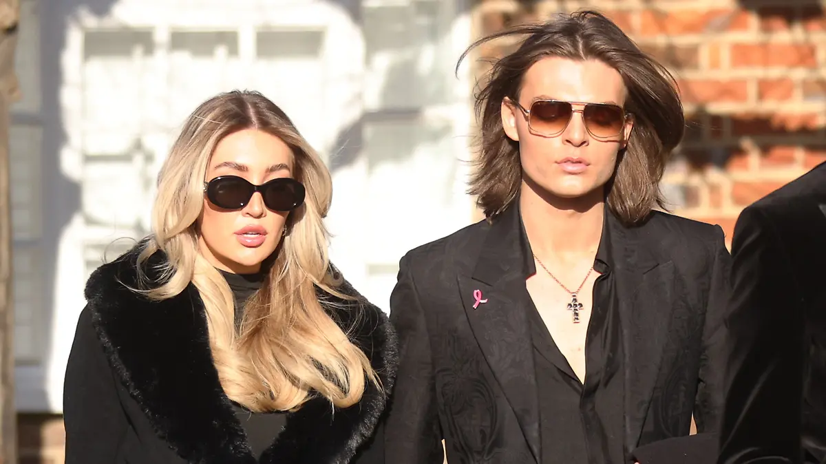 AMERSHAM, ENGLAND - NOVEMBER 20:  Kate Cassidy and Damian Hurley attend the funeral for singer Liam Payne, former member of One Direction  on November 20, 2024 in Amersham, United Kingdom. Former One Direction star Liam Payne’s private funeral in Amersham has been widely anticipated to draw celebrities and fans alike, wishing to pay their final respects. The singer died after falling from a hotel balcony in Buenos Aires on October 16. 