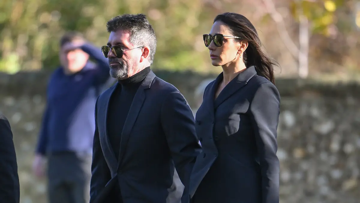 AMERSHAM, ENGLAND - NOVEMBER 20: Simon Cowell and Lauren Silverman attend the funeral for singer Liam Payne, former member of One Direction, on November 20, 2024 in Amersham, England. Former One Direction star Liam Payne’s private funeral in Amersham has been widely anticipated to draw celebrities and fans alike, wishing to pay their final respects. The singer died after falling from a hotel balcony in Buenos Aires on October 16. 