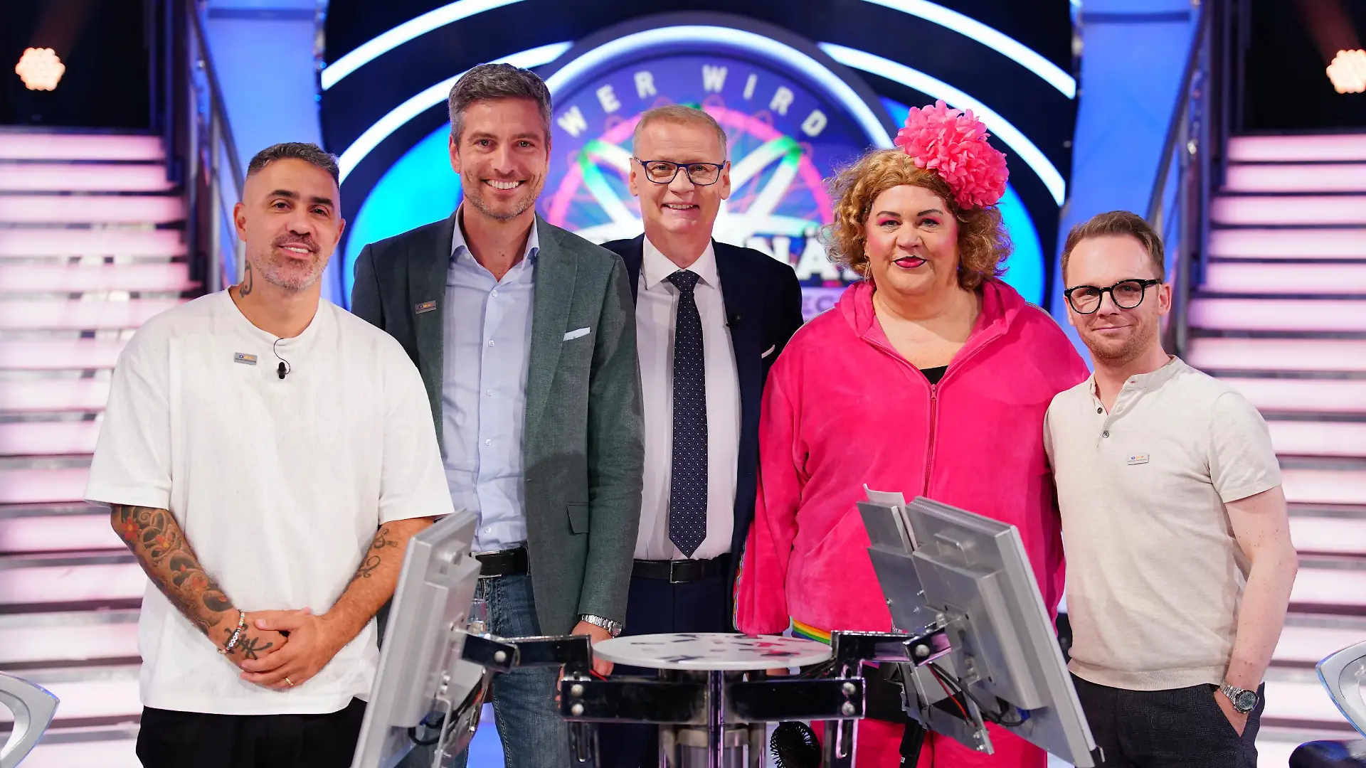 V.l.: Bushido, Ingo Zamperoni, Günther Jauch, Cindy aus Marzahn und Ralf Schmitz
+++ Die Verwendung des sendungsbezogenen Materials ist nur mit dem Hinweis und Verlinkung auf RTL+ gestattet. +++