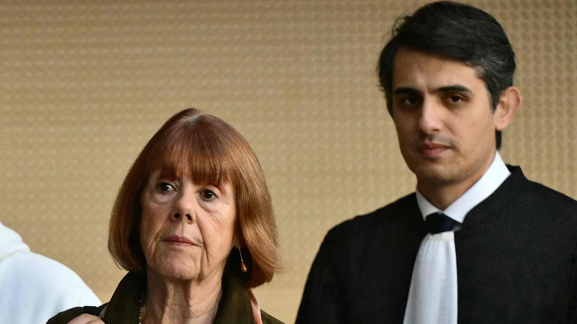 Gisèle Pelicot kommt mit ihrem Anwalt Stéphane Babonneau zum Prozess.