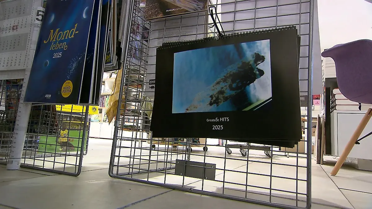 Jahreskalender mit Vogelkot-Motiven Natur pur?