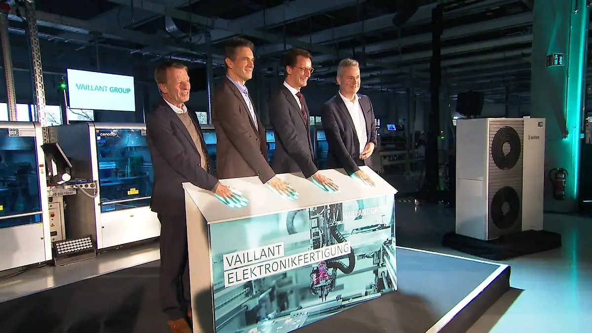 Wüst weiht neue Vaillant-Fabrik ein Remscheid