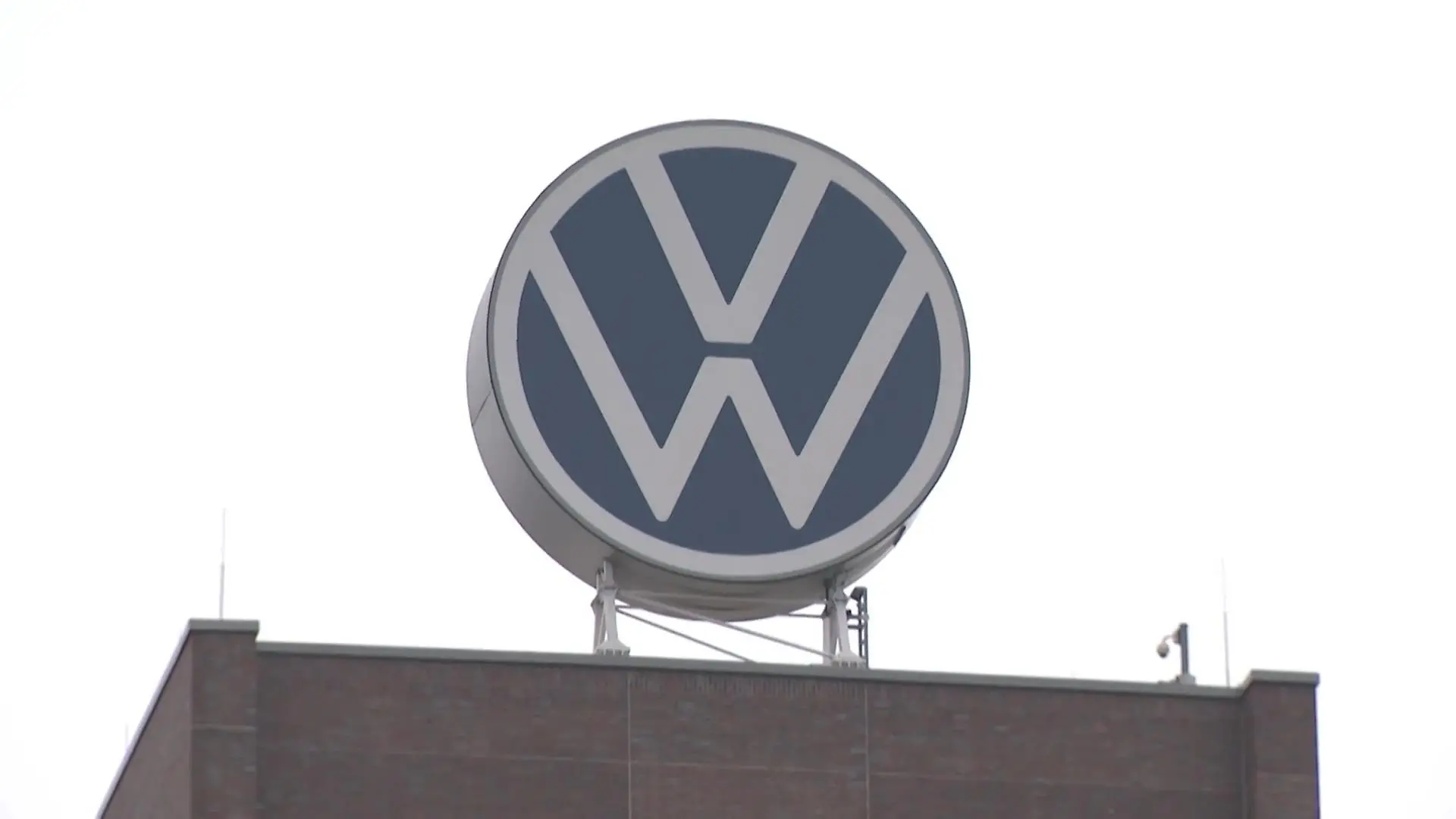 VW-Mitarbeiter verzichten auf Geld um Stellen zu erhalten Kann das funktionieren?