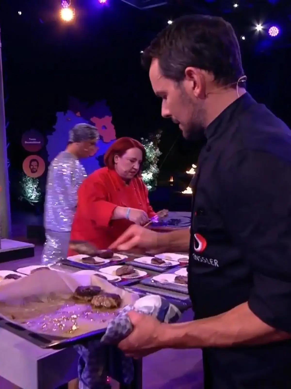 Bild zu: "Chaos beim Anrichten"