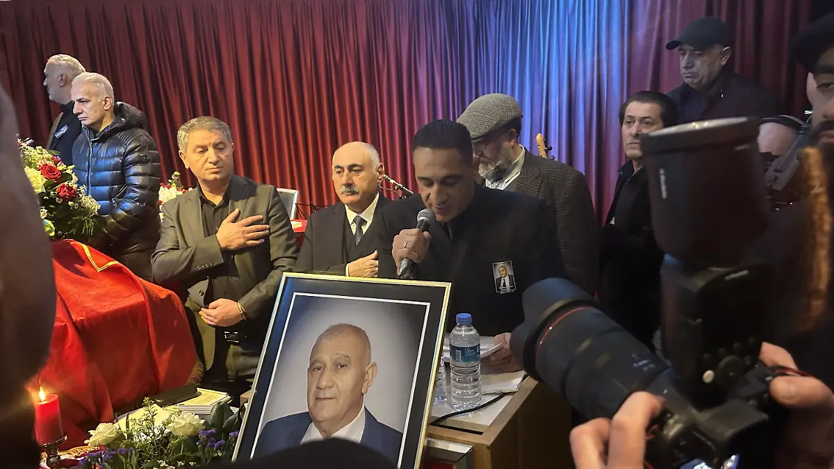 Ismail Özen-Otto nimmt in Hamburg Abschied von seinem Vater.