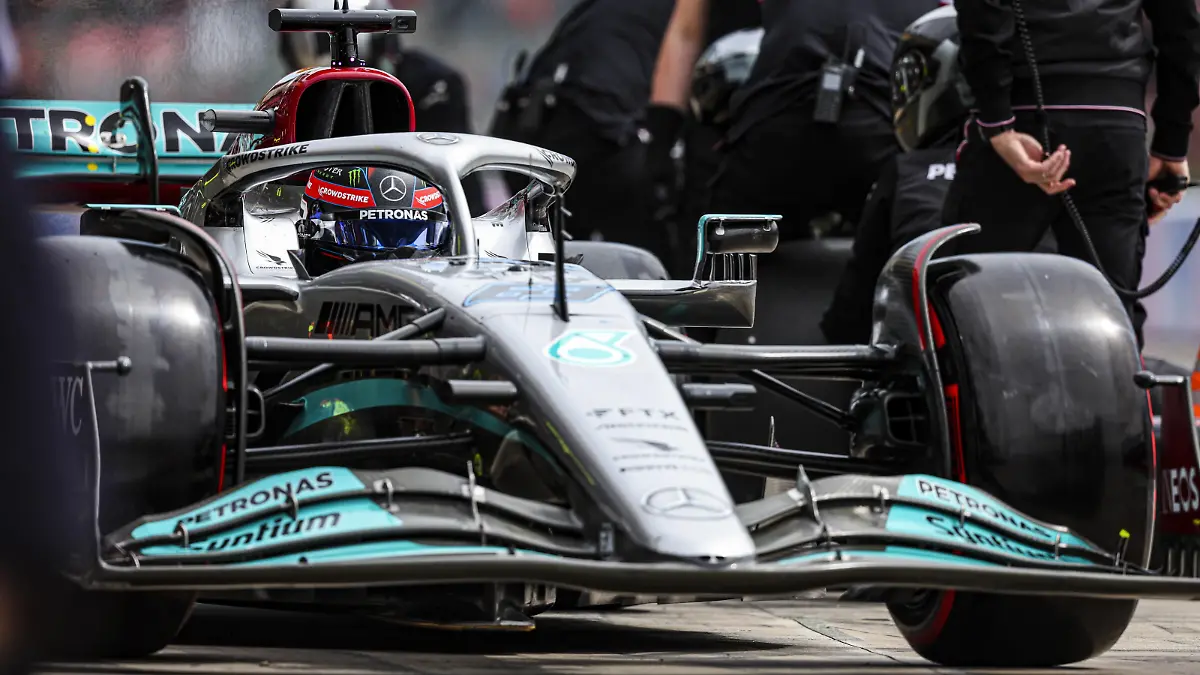 63 RUSSELL George gbr, Mercedes AMG F1 Team W13, action during the Formula 1 Grand Premio del Made in Italy e dell Emilia-Romagna 2022, 4th round of the 2022 FIA Formula One World Championship, WM, Weltmeisterschaft on the Imola Circuit, from April 22 to 24, 2022 in Imola, Italy - F1 - EMILIA ROMAGNA GRAND PRIX 2022 DPPI/Panoramic PUBLICATIONxNOTxINxFRAxITAxBEL 00122010_G00D2441.JPG_