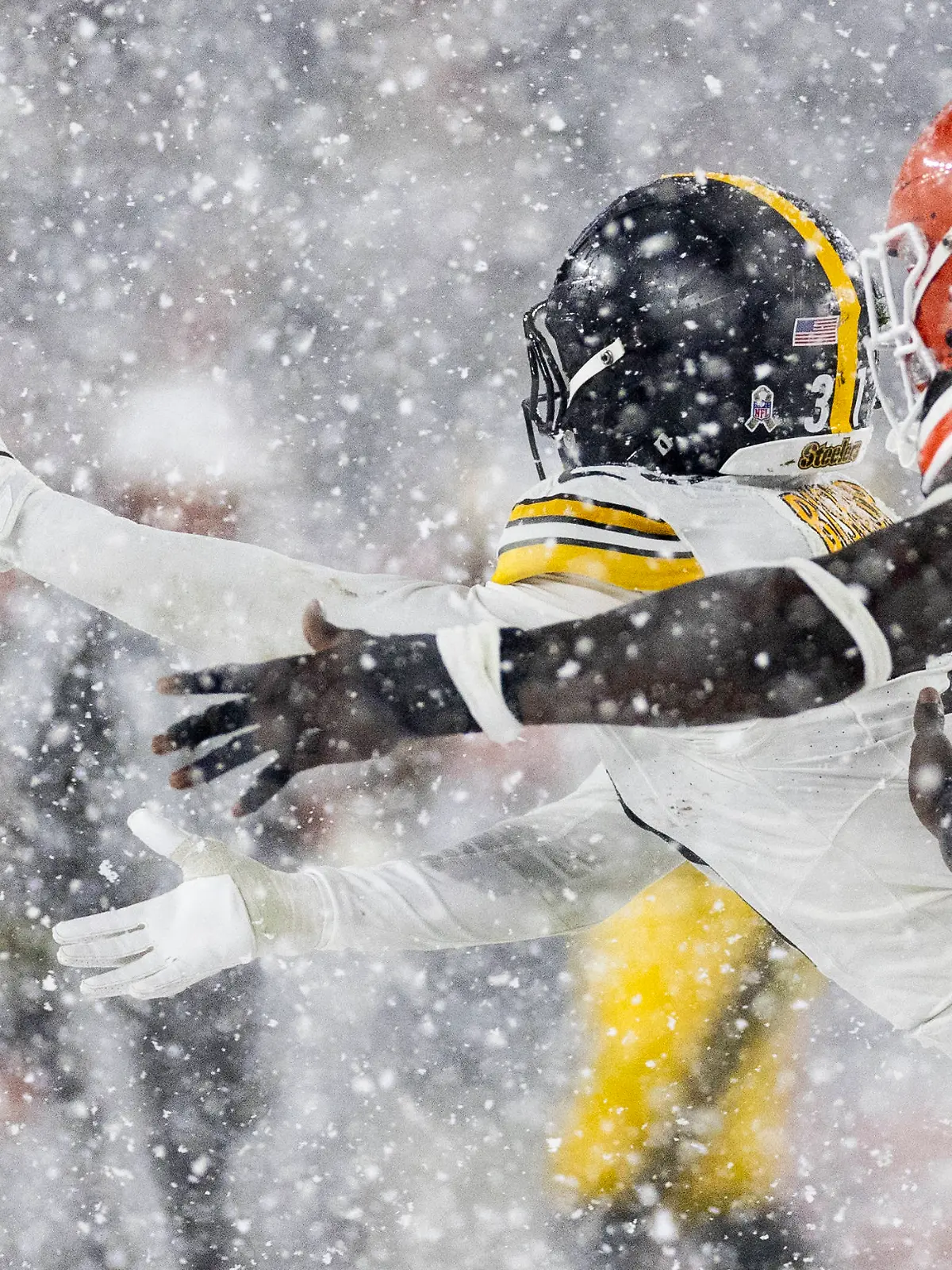 Bild zu: "Browns schieben die Steelers vom Eis!"