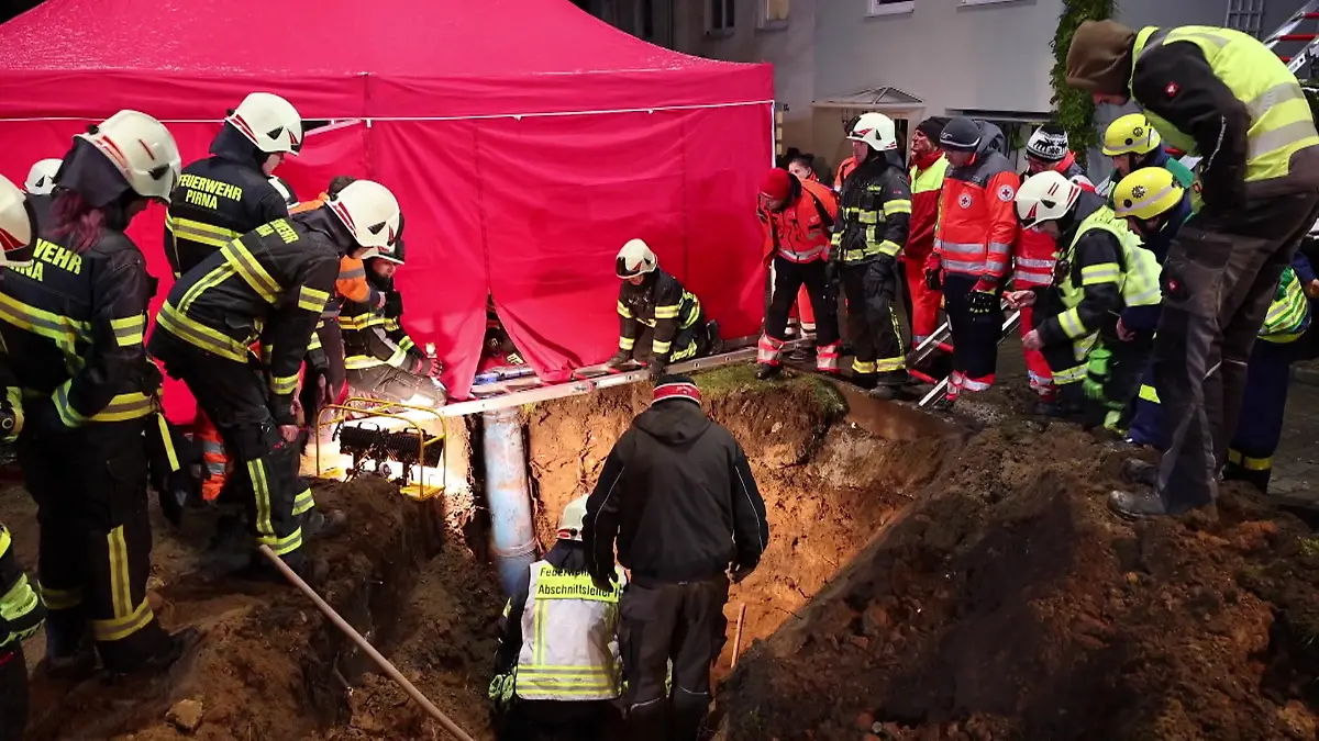 Valentin (2) steckt stundenlang in Schacht fest „Es war von oben kein Rankommen”