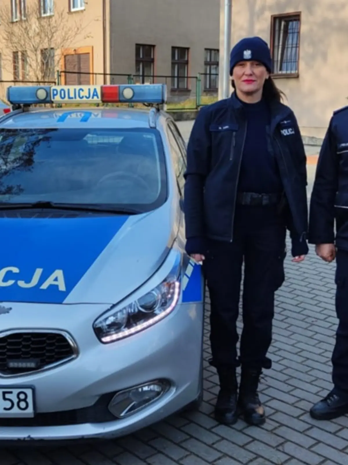 Zwei PolizistInnen. 