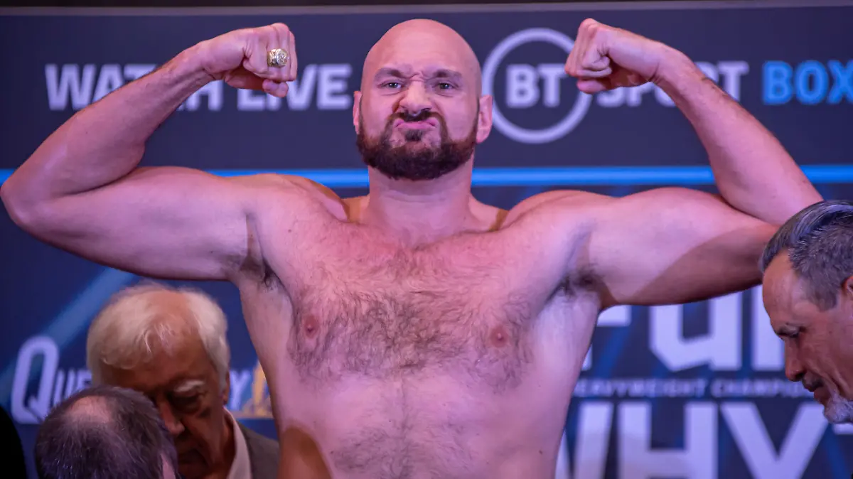 April 22, 2022, London, London, England, UK: LONDON, ENGLAND - APRIL 22: Boxer Tyson Fury steps on the scale during the official weigh-in for his bout against Dillian Whyte at the Boxepark on April 22, 2022, in London, England, UK. (Credit Image: © Matt Davies/PX Imagens via ZUMA Press Wire