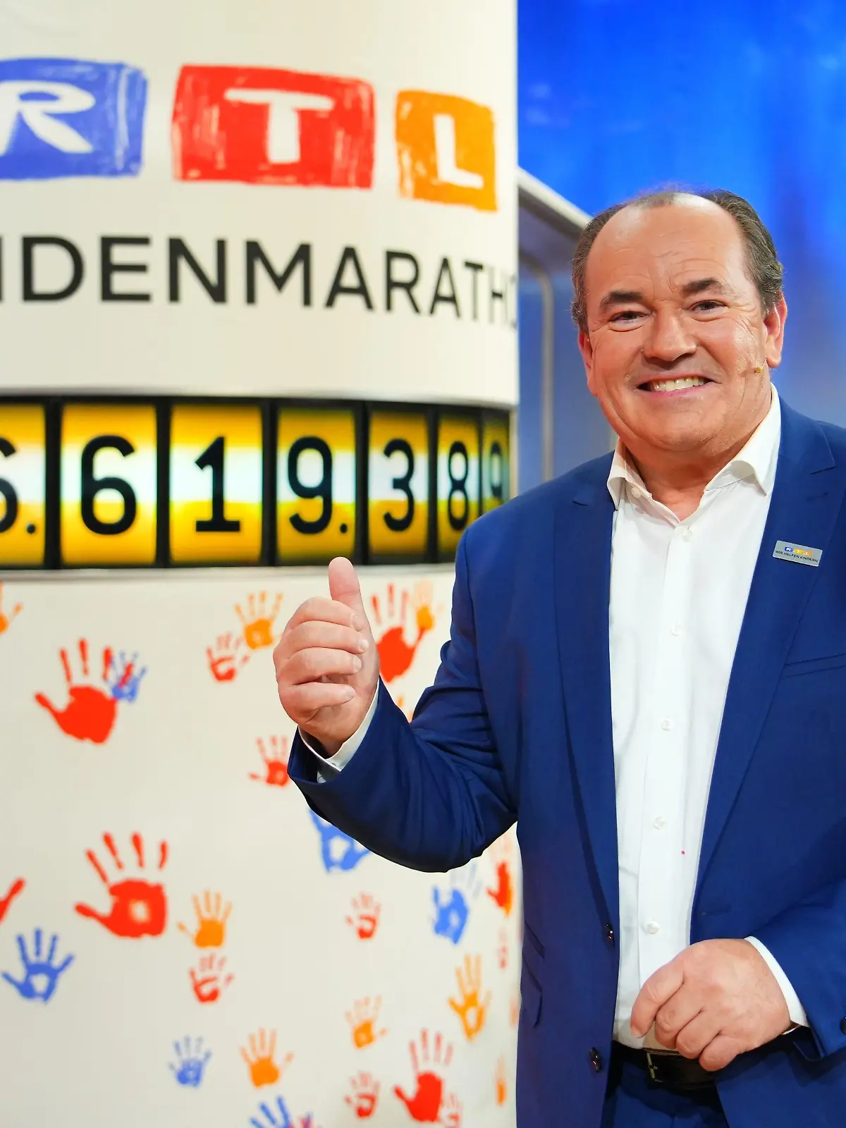 Das große Finale des ‘RTL-Spendenmarathon’ - Am Ende kann Moderator Wolram Kons insgesamt eine Spendensumme der letzten 24 Stunden in Höhe von 1.619.389 Euro präsentieren.

