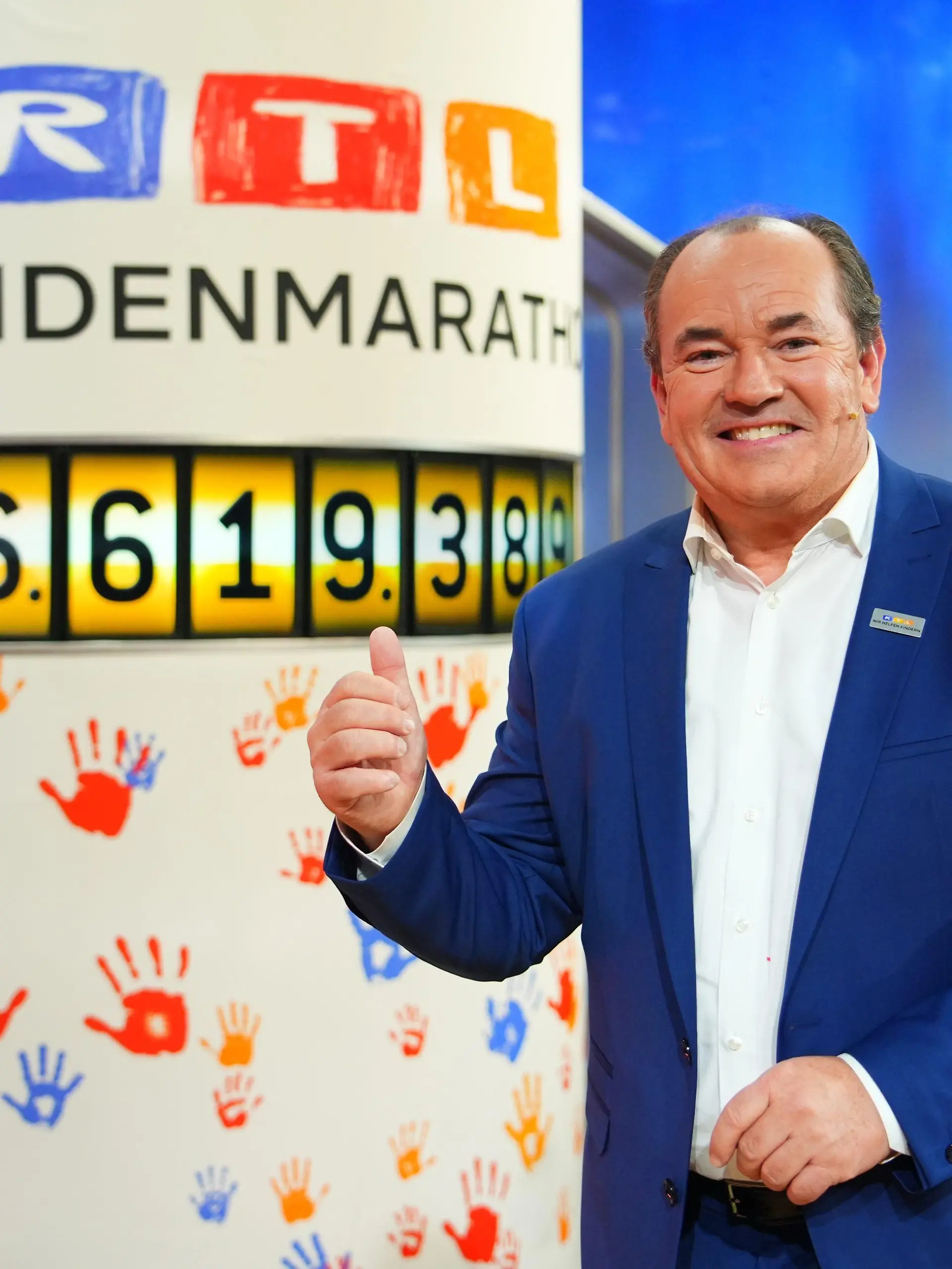 Das große Finale des ‘RTL-Spendenmarathon’ - Am Ende kann Moderator Wolram Kons insgesamt eine Spendensumme der letzten 24 Stunden in Höhe von 1.619.389 Euro präsentieren.
