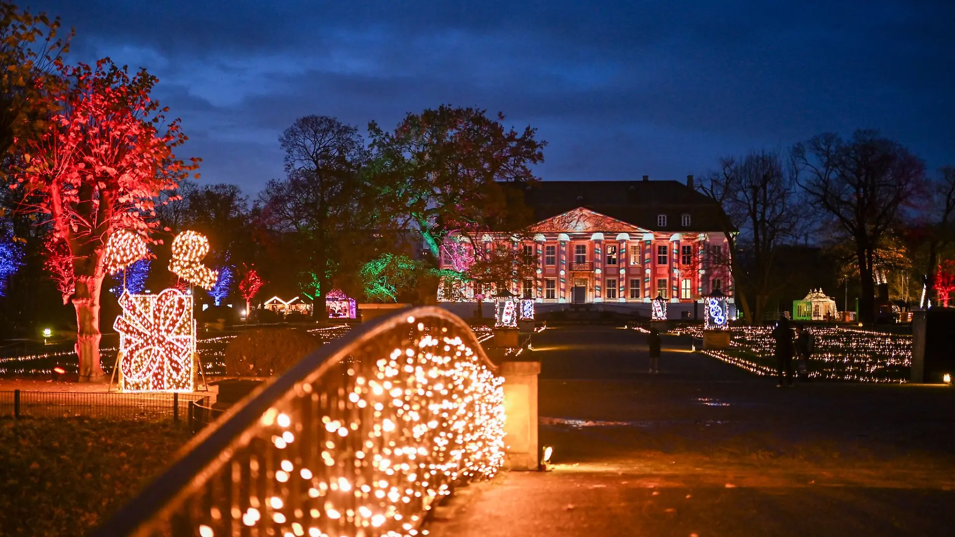 Weihnachten im Tierpark mit einem beleuchteten Rundweg