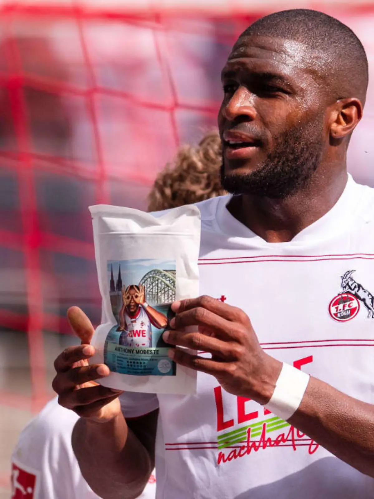 Anthony Modeste mit einer eigenwilligen Werbe-Aktion.