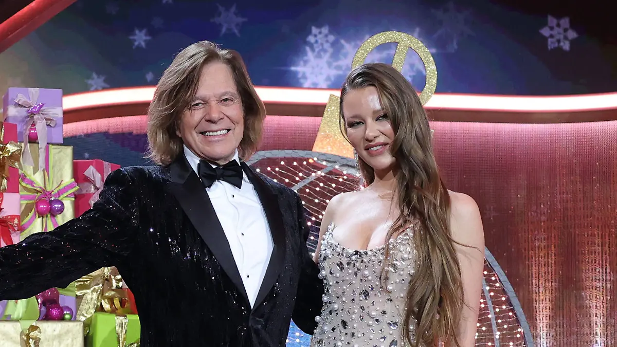Joelina Drews mit ihrem Vater Jürgen Drews bei der ZDF Spendengala „Die schönsten Weihnachts-Hits mit Carmen Nebel”.