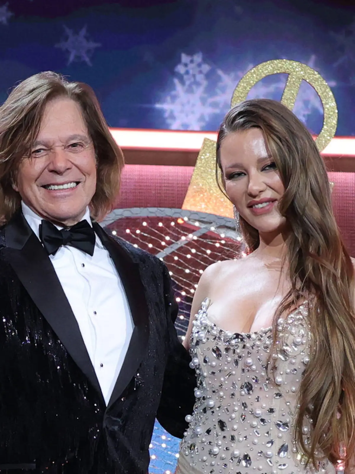 Joelina Drews mit ihrem Vater Jürgen Drews bei der ZDF Spendengala „Die schönsten Weihnachts-Hits mit Carmen Nebel”.