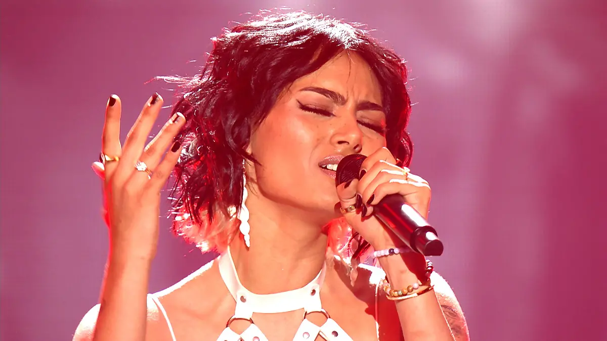 Tina Umbricht legt volle Power in "Crazy In Love" Frisch operiert auf der DSDS-Bühne