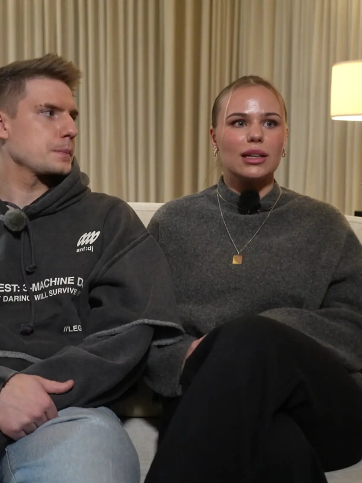 Ganz offen sprechen Lennart Borchert und seine Freundin Louisa darüber, welchen Platz der Krebs in ihrem Alltag eingenommen hat. 