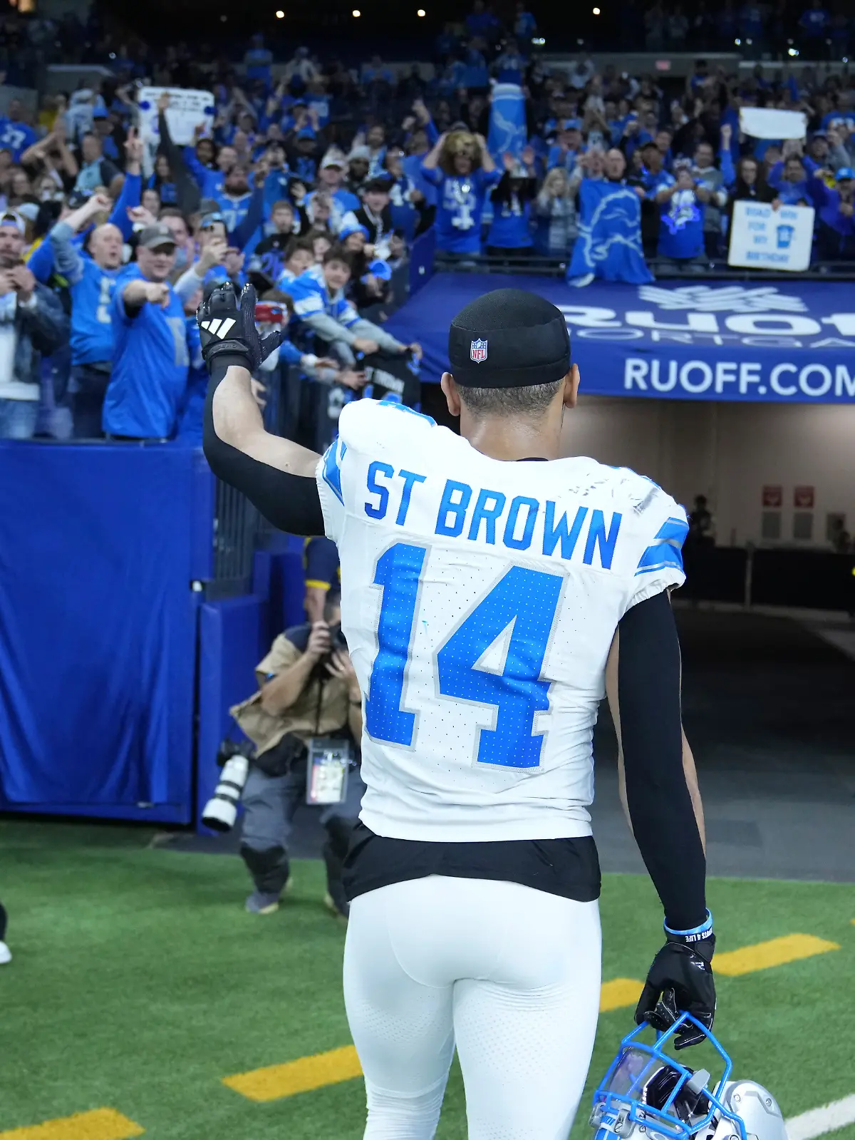 Amon-Ra St. Brown und die Detroit Lions gewinnen bei den Indianapolis Colts souverän mit 24:6.