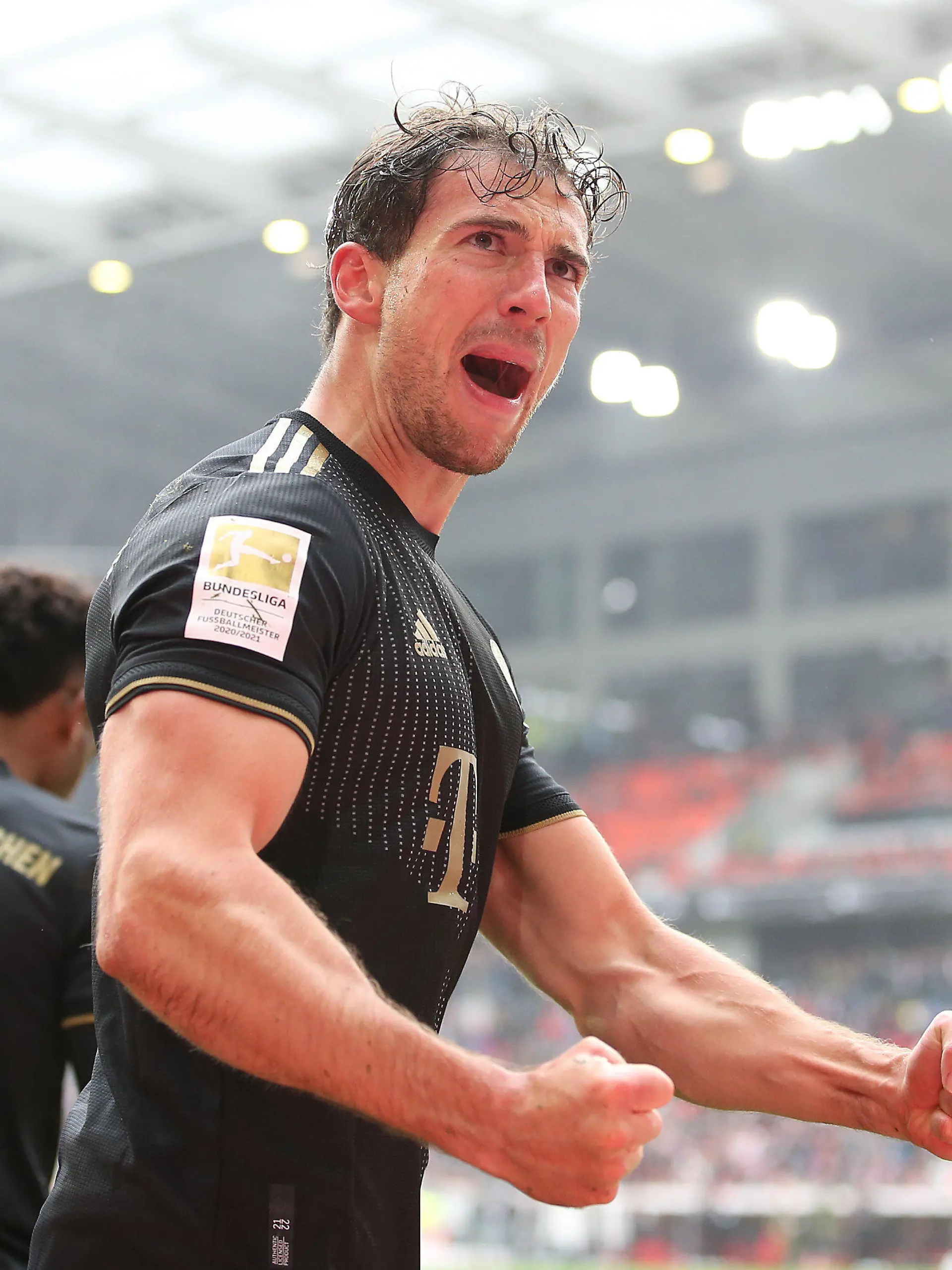 firo 1.Bundesliga. 2021/2022 Fussball: Fußball: 02.04.2022 SC Freiburg - FC Bayern München Muenchen 1:4 FCB Leon Goretzka , Jubel , Freude , lacht , Lachen , Torjubel , Gestik , Geste , nach dem 0:1 , Muskeln