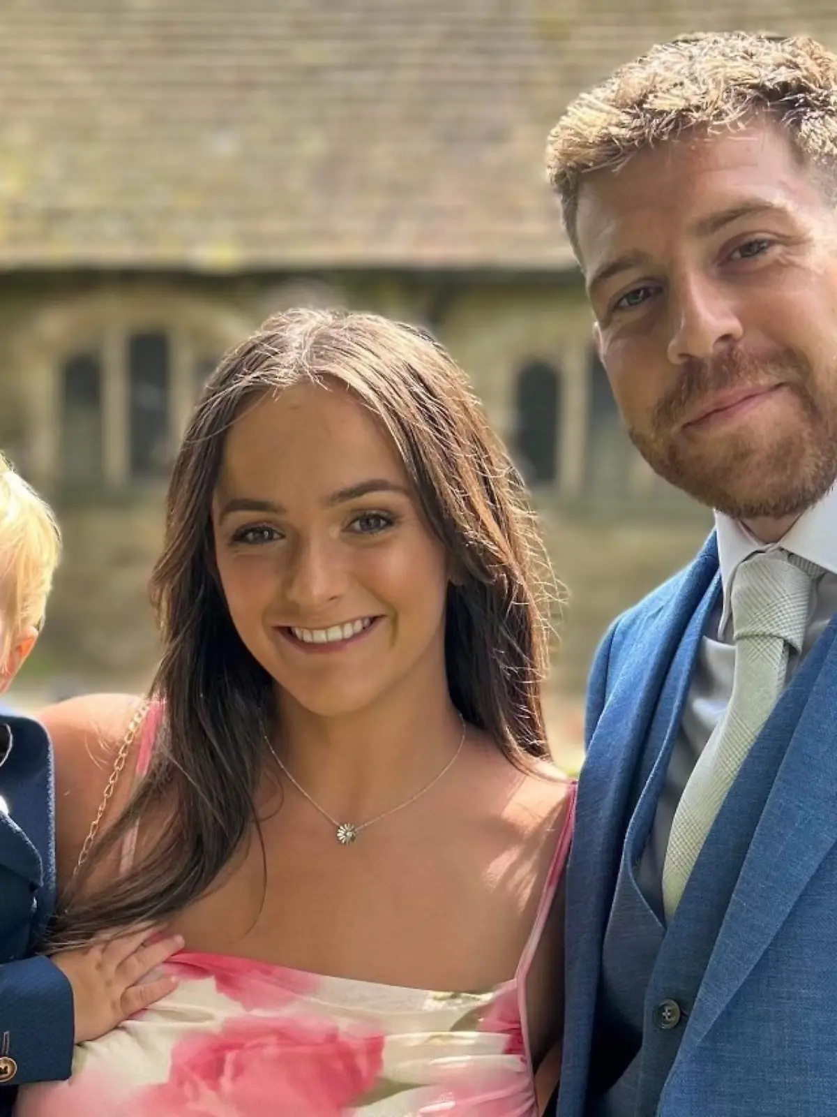Amelia, Nathan und Söhnchen Noah. Sie haben geheiratet, ein Tag später ist Nathan gestorben.