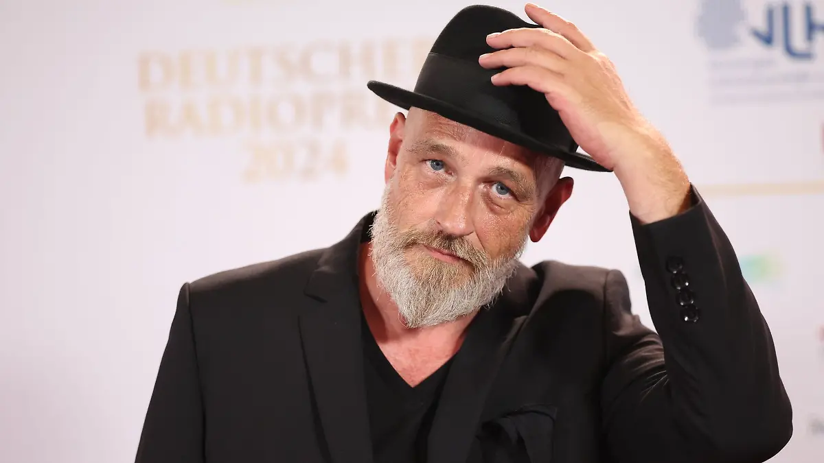 Bei seinen Autritten ist die schwarze Mütze sein Markenzeichen, privat trägt er häufig Hut: Torsten Sträter - Hutträger des Jahres 2024. (Archivfoto)