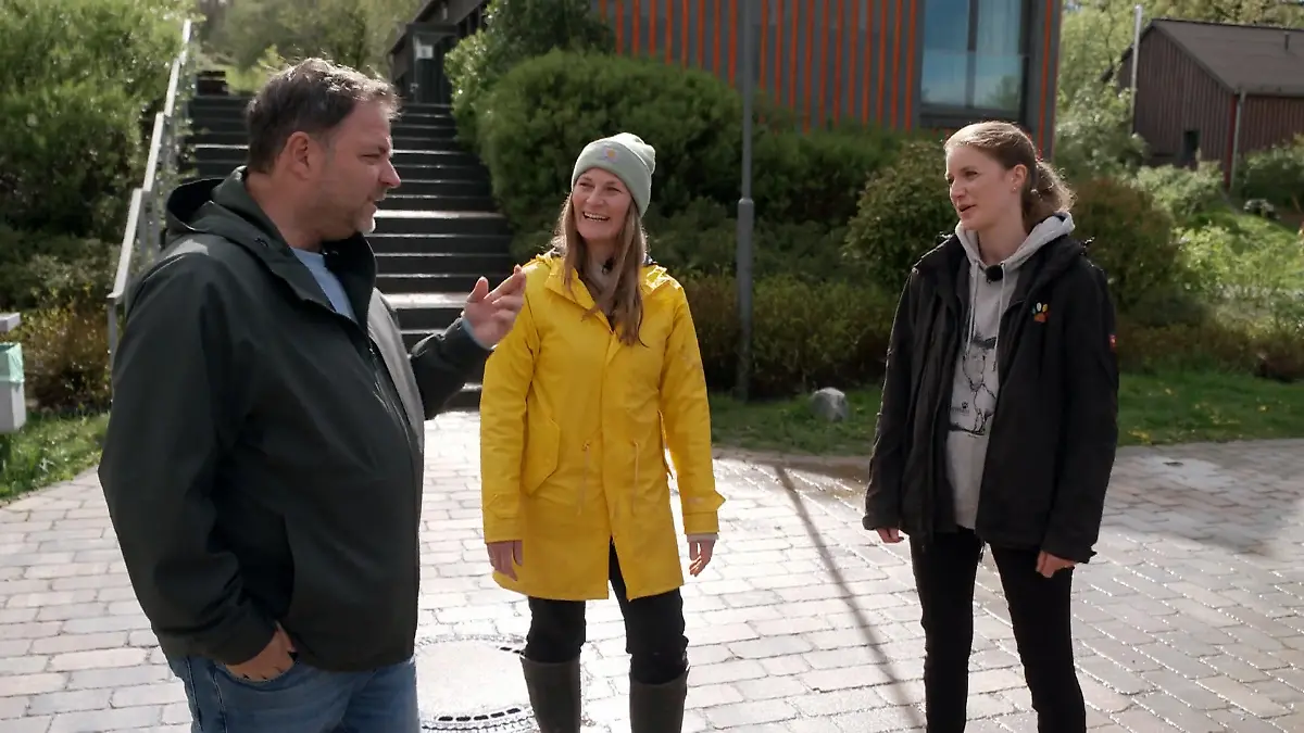 Der Besuch im Dorf Sentana neigt sich dem Ende zu Martin sagt Aufwiedersehen