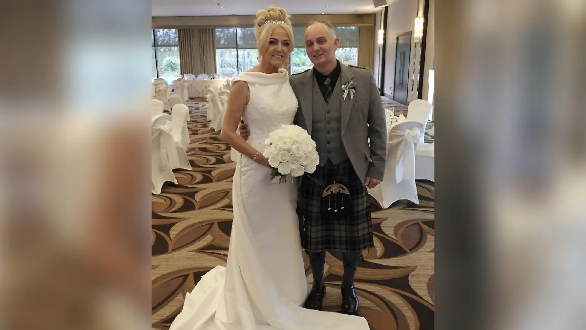 Peppie Scobbie mit ihrem Mann bei der Hochzeit