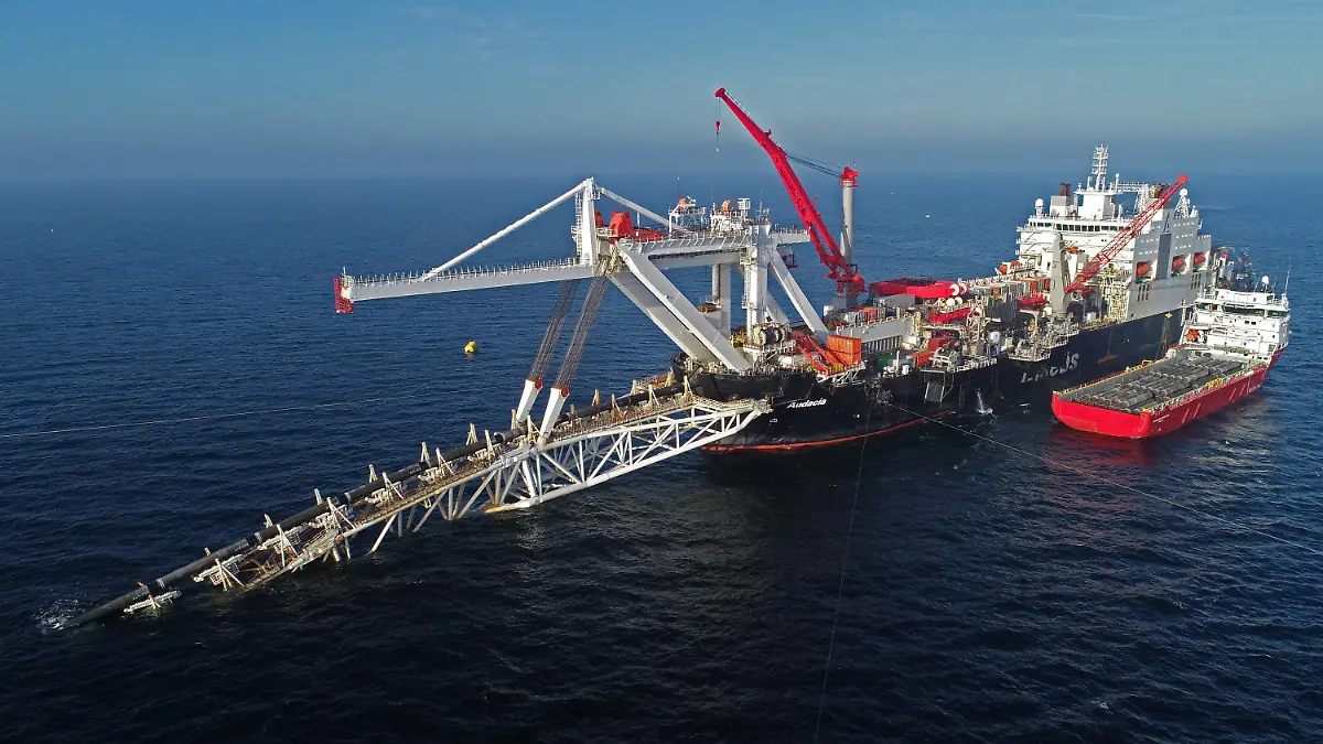 ARCHIV - 15.11.2018, Mecklenburg-Vorpommern, Laage: Das Verlegeschiff "Audacia" des Offshore-Dienstleisters Allseas verlegt in der Ostsee vor der Insel Rügen Rohre für die Gaspipeline Nord Stream 2. (zu "Maas erhöht Druck auf Moskau im Fall Nawalny") Foto: Bernd Wüstneck/dpa +++ dpa-Bildfunk +++
