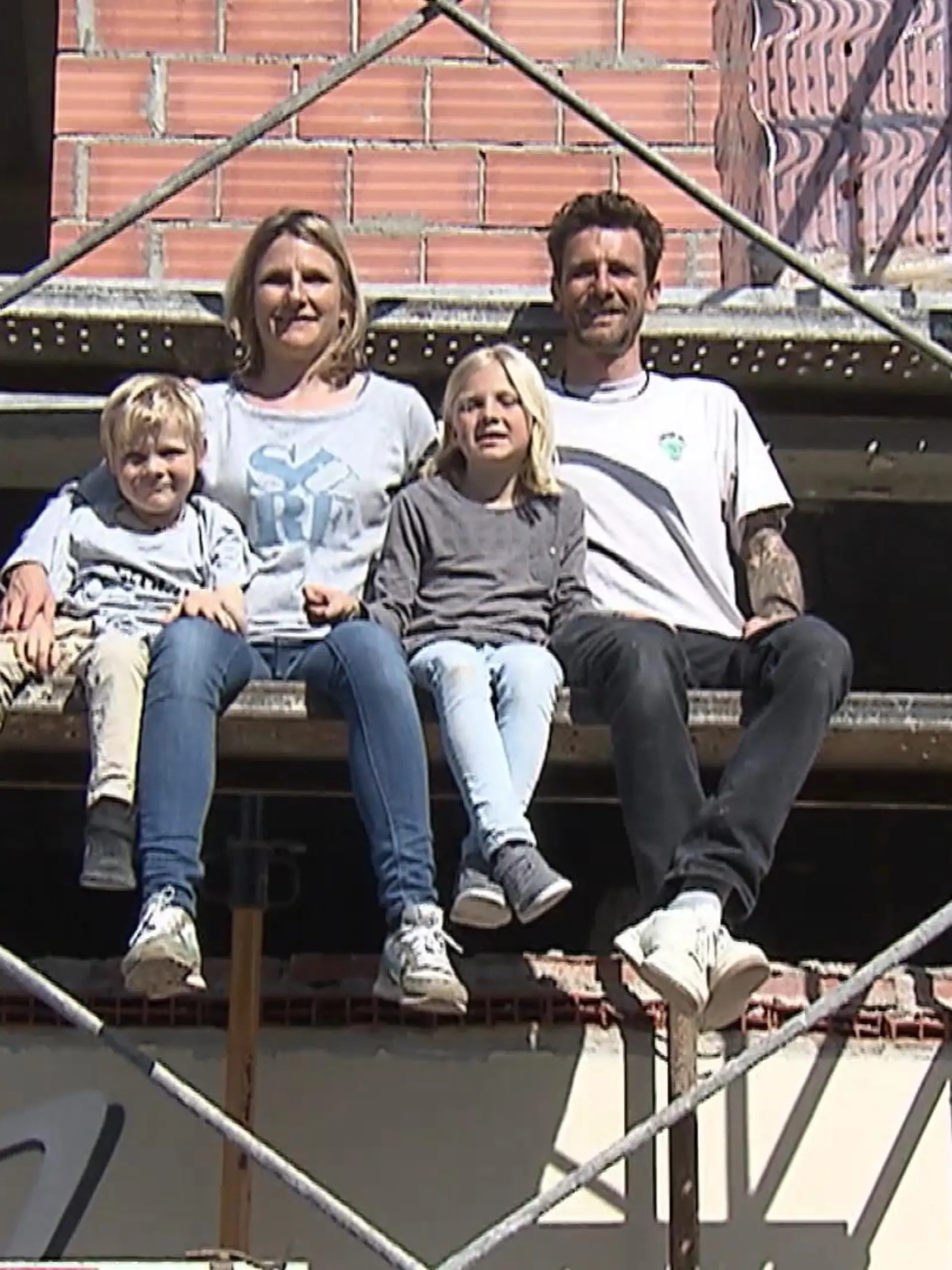 Bild zu: "Die Messerschmidts wohnen in einer Ruine"