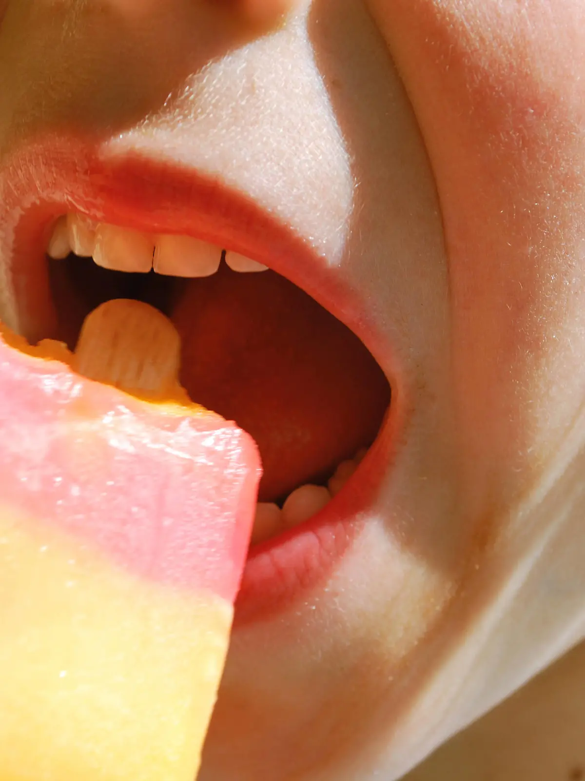 kind,essen,eis *** child,eating,ice jn9-h7k,model released, Symbolfoto