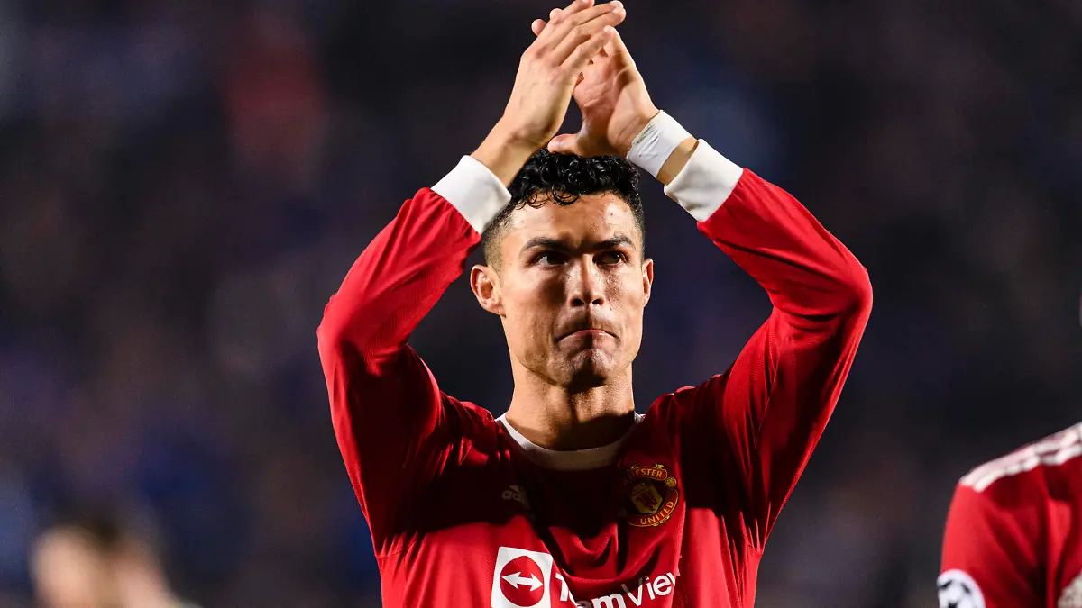 BERGAMO, ITALY - NOVEMBER 02: Cristiano Ronaldo of Manchester United, ManU thank fans for their support during the UEFA Champions League group F match between Atalanta and Manchester United at Stadio di Bergamo on November 2, 2021 in Bergamo, Italy. Bergamo Stadio di Bergamo Italy *** BERGAMO, ITALY NOVEMBER 02 Cristiano Ronaldo of Manchester United thanks fans for their support during the UEFA Champions League group F match between Atalanta and Manchester United at Stadio di Bergamo on November 2, 2021 in Bergamo, Italy Bergamo Stadio di Bergamo Italy PUBLICATIONxNOTxINxSUI Copyright: xJustPictures.ch/JustPicturesPlusx