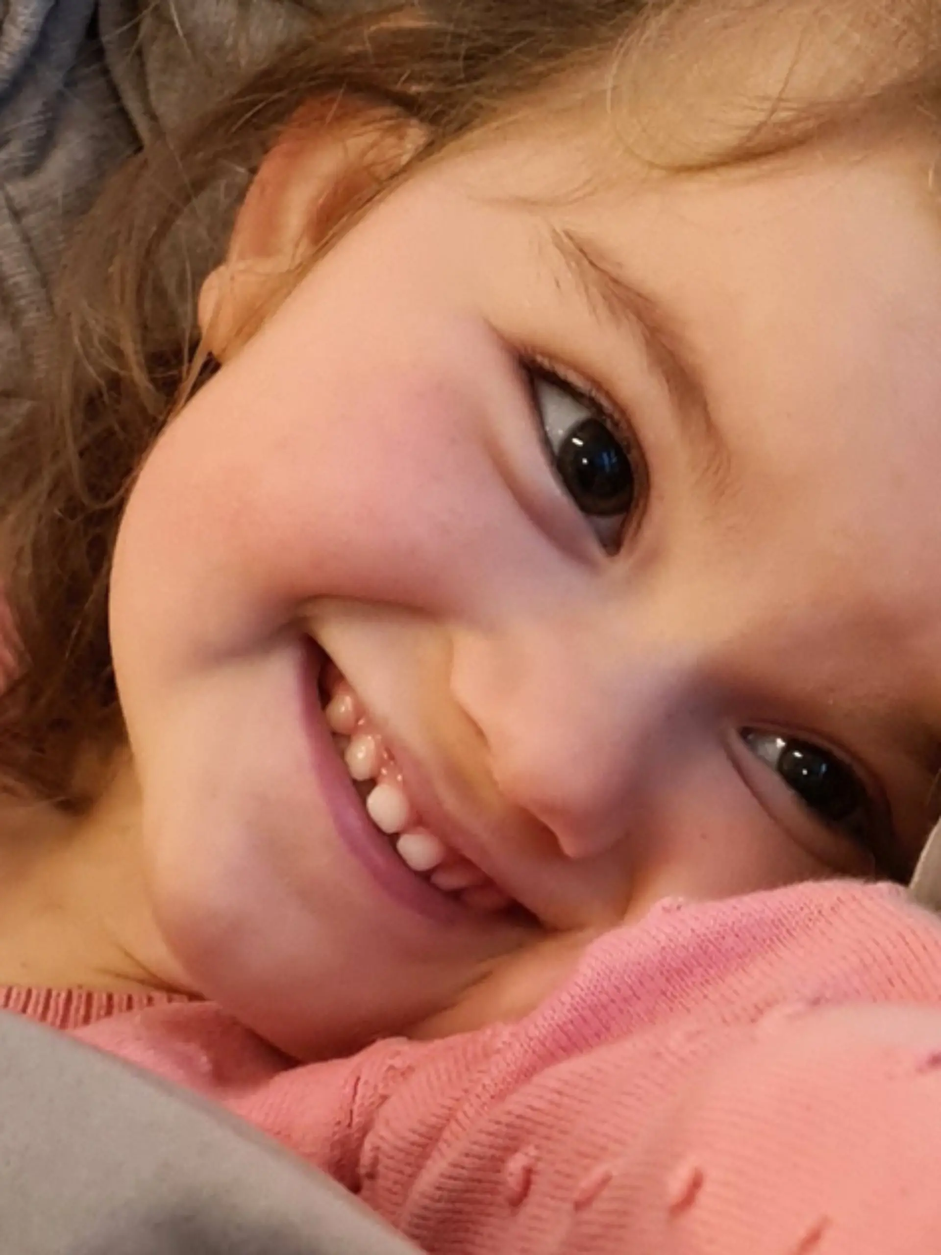 Aria Flynn (3) ist aktuell die einzige Person, die eine besonders seltene Form einer mitochondrialen Erkrankung hat.