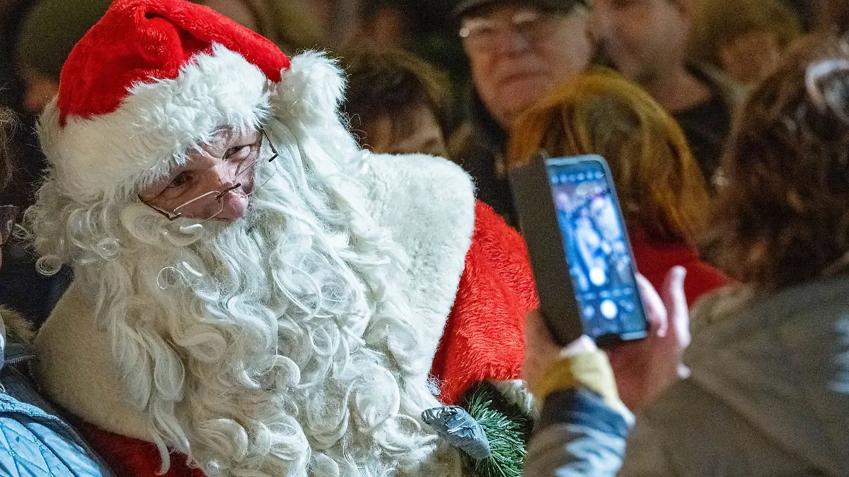 Der Vorfall zwischen einem Weihnachtsmann und einem Kind auf dem Stralsunder Weihnachtsmarkt hat die Polizei auf den Plan gerufen.