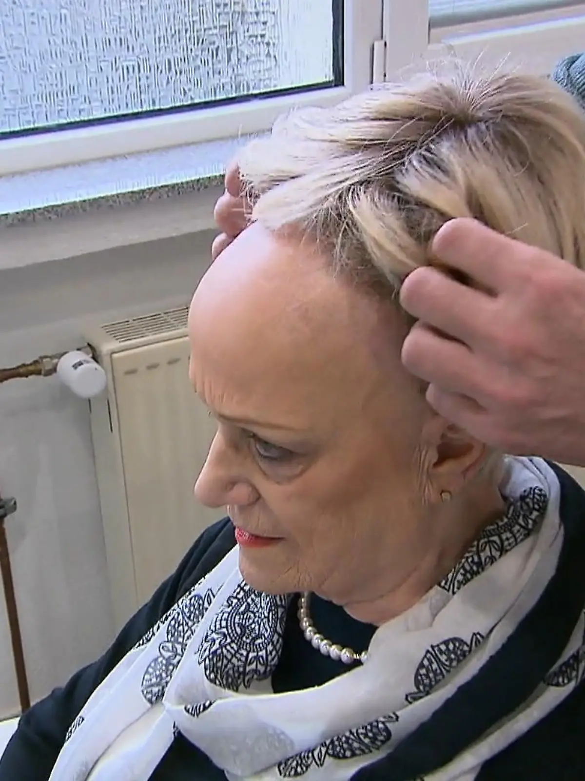 Bild zu: "Friseure wollen Kranken helfen"