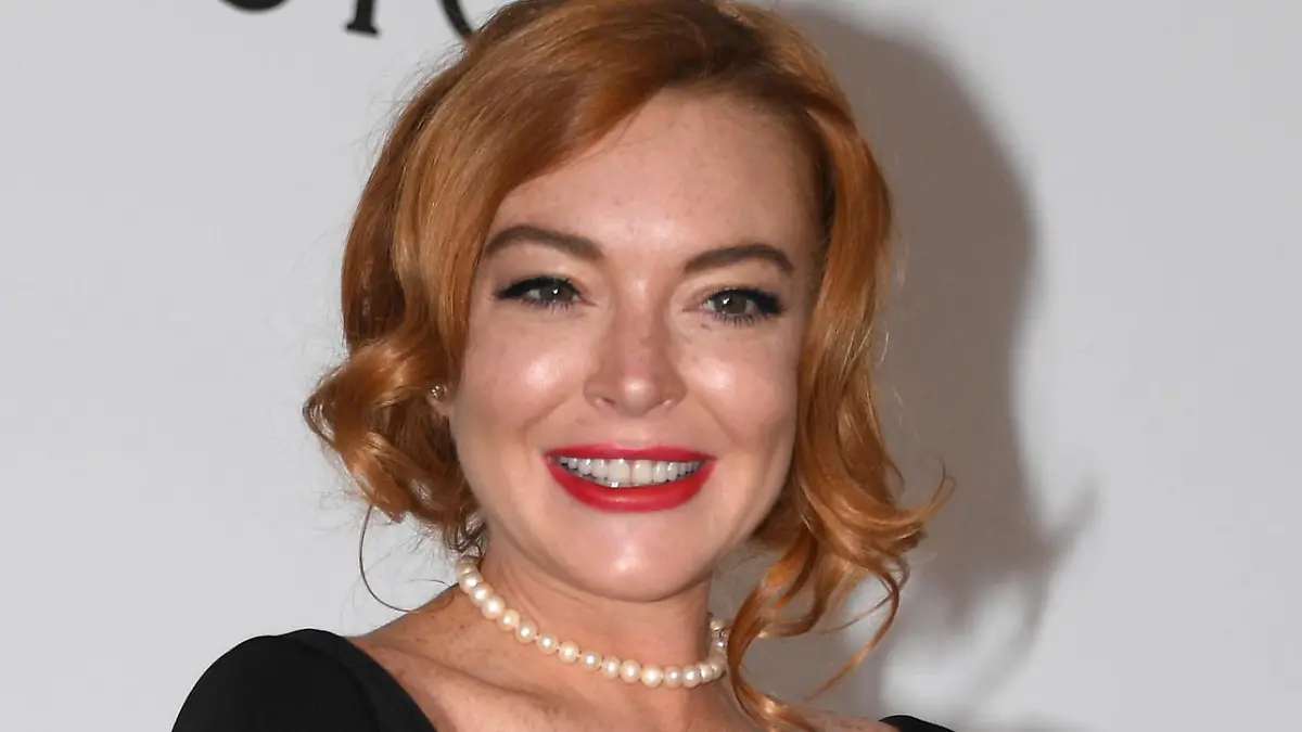 ARCHIV - 25.05.2017, Frankreich, Cap D'antibes: Schauspielerin Lindsay Lohan kommt bei den Filmfestspielen in Cannes (Frankreich) zur Spendengala der amerikanischen Aids-Hilfe amfAR. Lohan genießt ihr Leben und ihre Privatsphäre im Emirat Dubai abseits des Promi-Wirbels in den USA. (zu dpa "Lindsay Lohan genießt ihr Leben und ihre Privatsphäre in Dubai" vom 28.06.2018) Foto: Arthur Mola/Invision /AP/dpa +++ dpa-Bildfunk +++