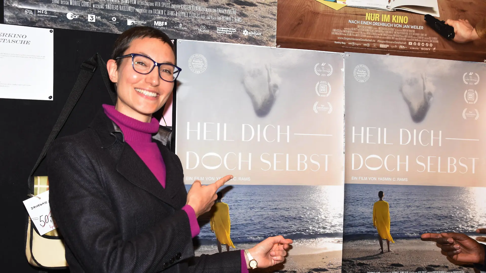Yasmin C. Rams 36 Regisseurin Produzentin Muenchen 02.04.2022 Rio Kino Premiere zum Dokumentar Film . HEIL DICH DOCH SELBST Muenchen *** Yasmin C Rams 36 director producer Munich 02 04 2022 Rio cinema premiere for documentary film HEIL DICH DOCH SELBST Munich