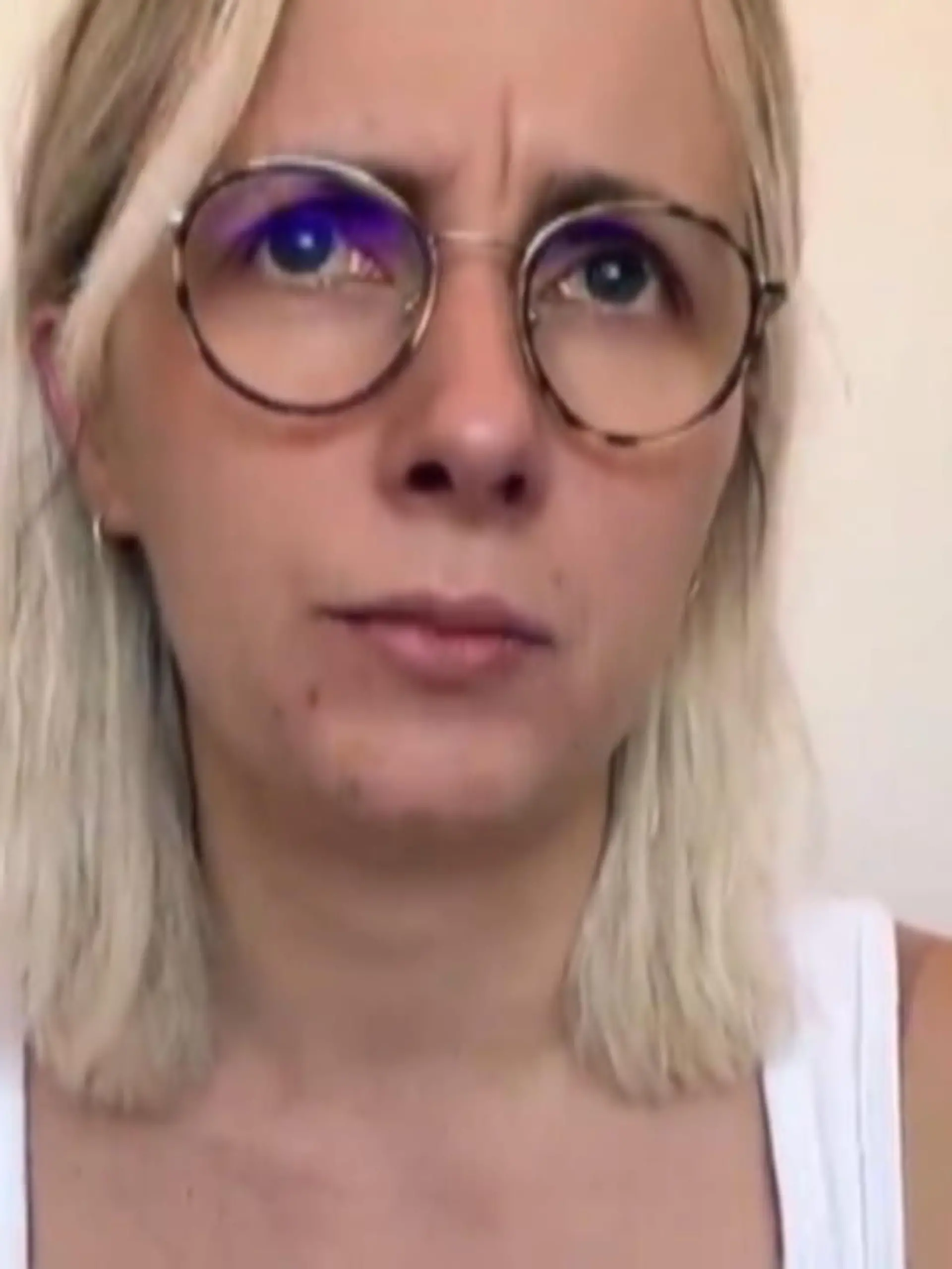 Anna Heiser ist sauer über die Kritik an ihren weihnachtlichen Reiseplänen.