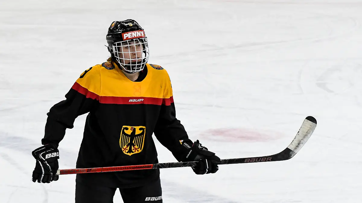 Rebecca Orendorz im Trikot der deutschen Eishockey-Nationalmannschaft.