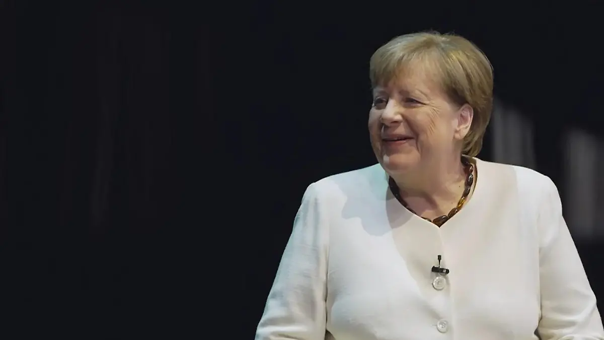 Angela Merkel stellt Memoiren vor - und rechtfertigt sich Riesen Andrang!