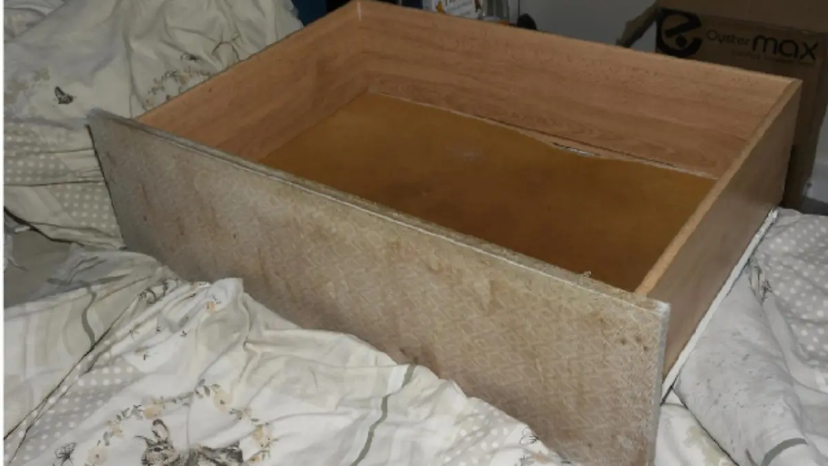 Die Horror-Mutter ließ ihr kleines Baby in dieser Schublade zurück.