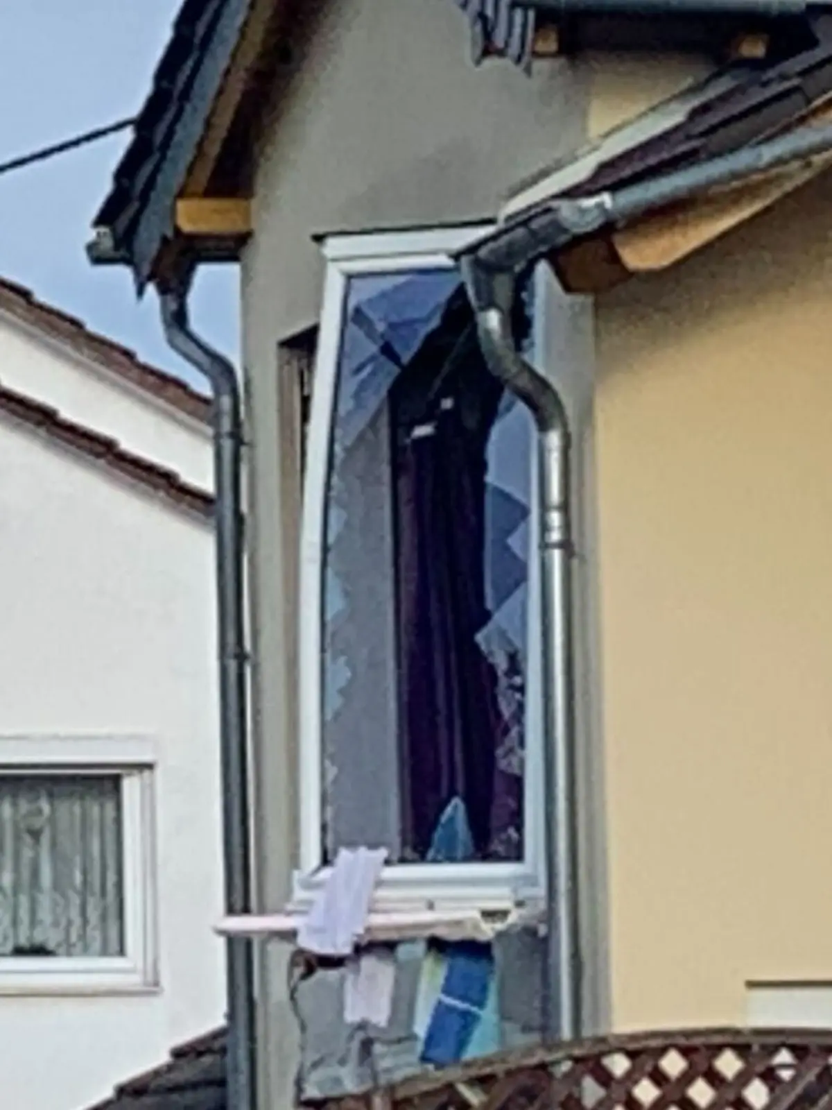 Laut Zeugenaussagen soll es in einem Wohnhaus zu einer Explosion gekommen sein.
