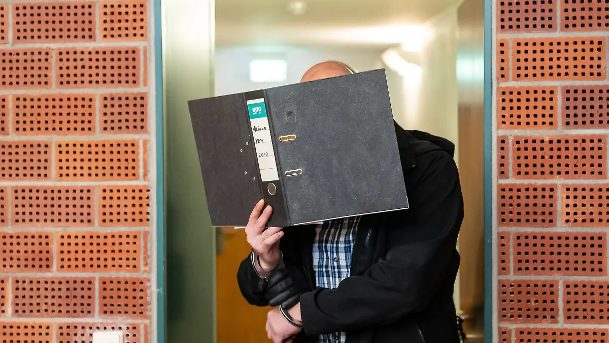 Der Angeklagte hatte in dem Prozess zunächst geschwiegen. (Archivbild)